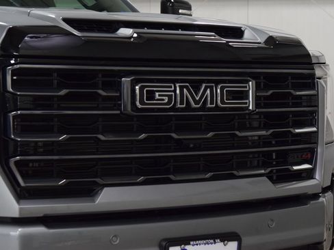 Used 2024 GMC Sierra 2500 AT4 w/ AT4 Preferred Package AWD/4WD image 11