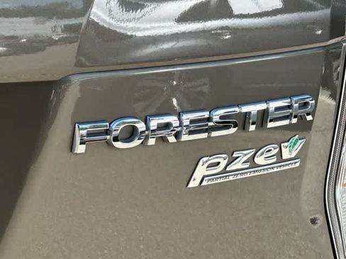 Used 2017 Subaru Forester 2.5i Touring AWD/4WD image 25