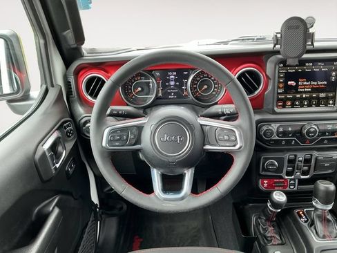 Used 2023 Jeep Gladiator Rubicon w/ Cold Weather Group AWD/4WD image 9