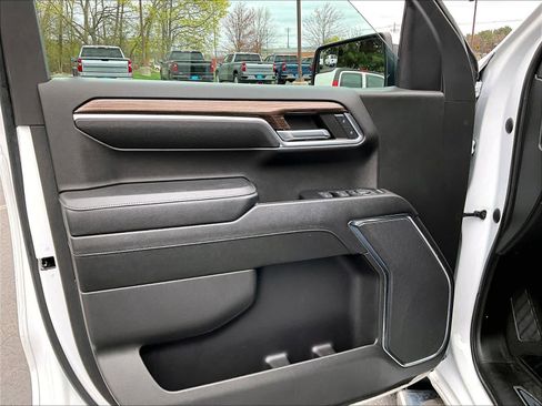 Used 2023 Chevrolet Silverado 1500 LT image 9