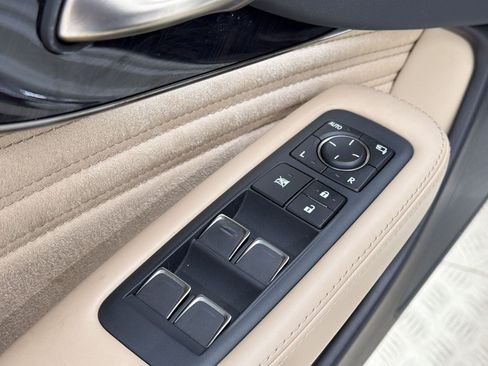 Used 2022 Lexus LS 500 w/ Interior Upgrade Package RWD image 22