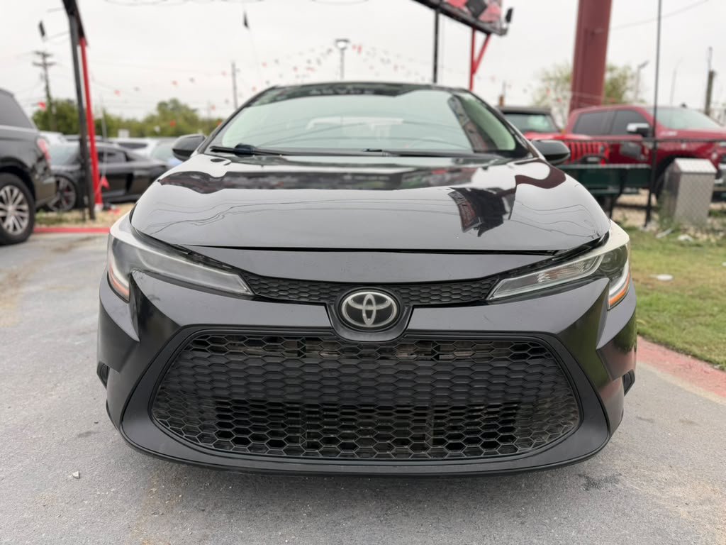 Used 2020 Toyota Corolla LE FWD image 2