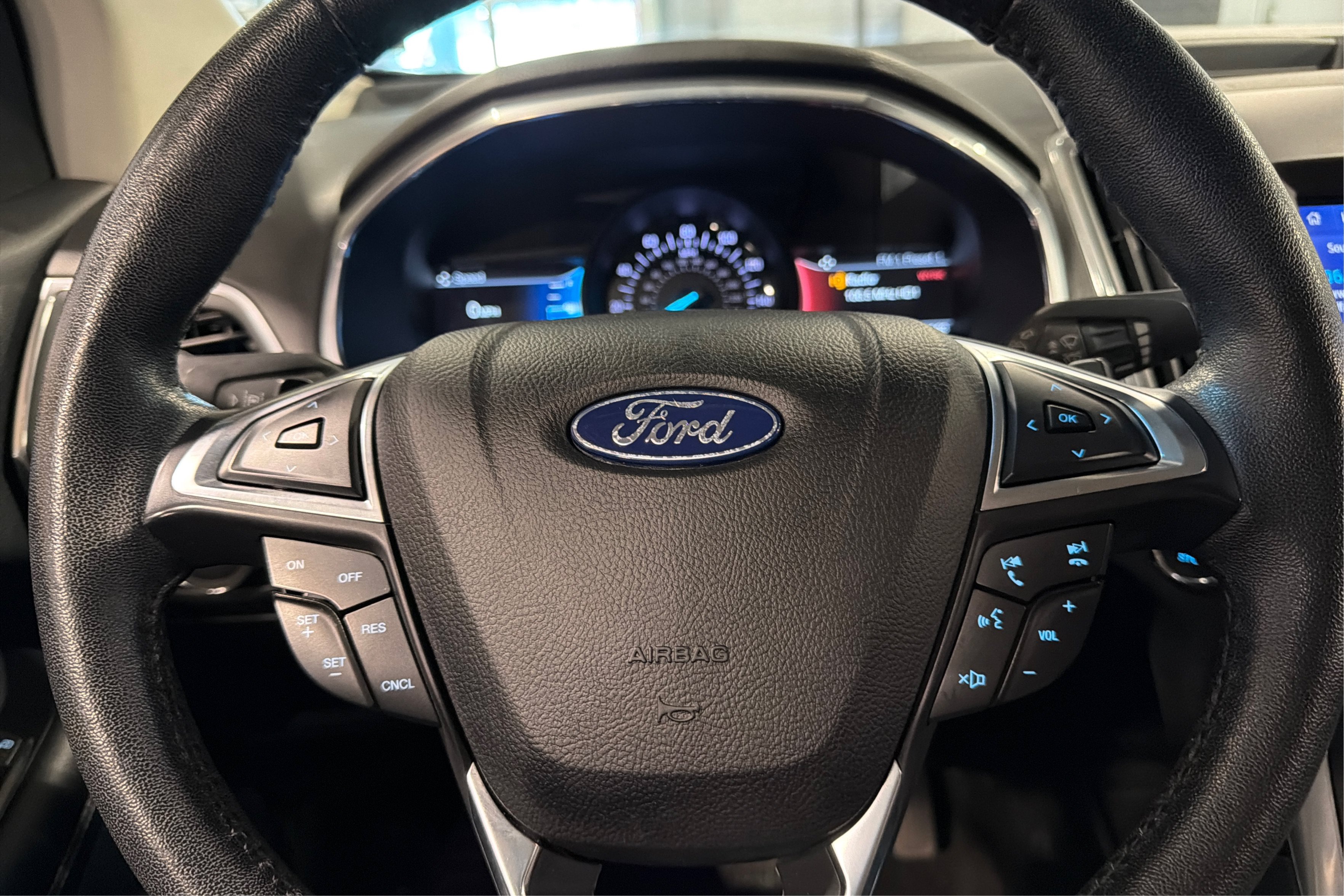 Used 2020 Ford Edge Titanium AWD/4WD image 24