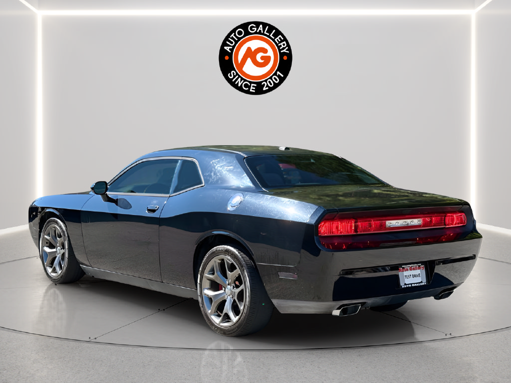 Used 2014 Dodge Challenger SXT RWD image 5