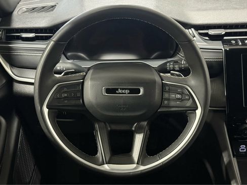 Used 2024 Jeep Grand Cherokee Altitude image 17