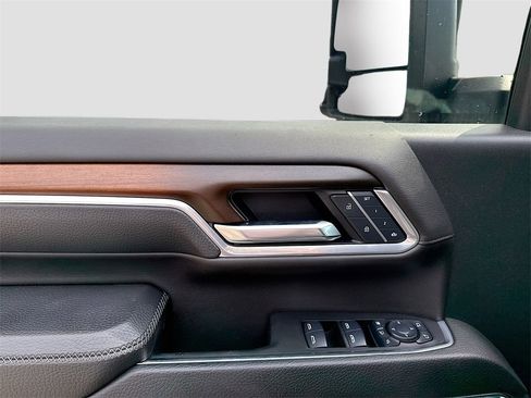 Used 2025 GMC Sierra 3500 Denali w/ Denali Reserve Package image 9