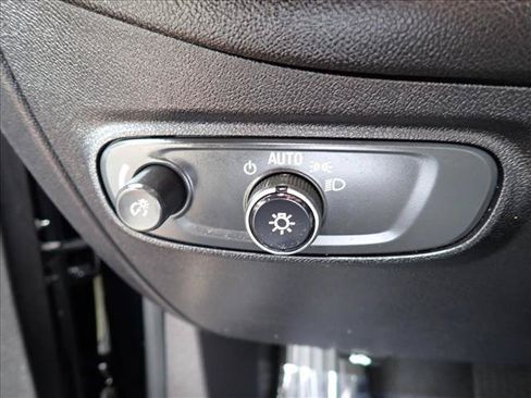 Used 2018 Chevrolet Equinox LS FWD image 13