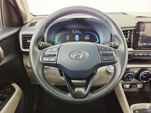 Certified 2024 Hyundai Venue Limited FWD image 15