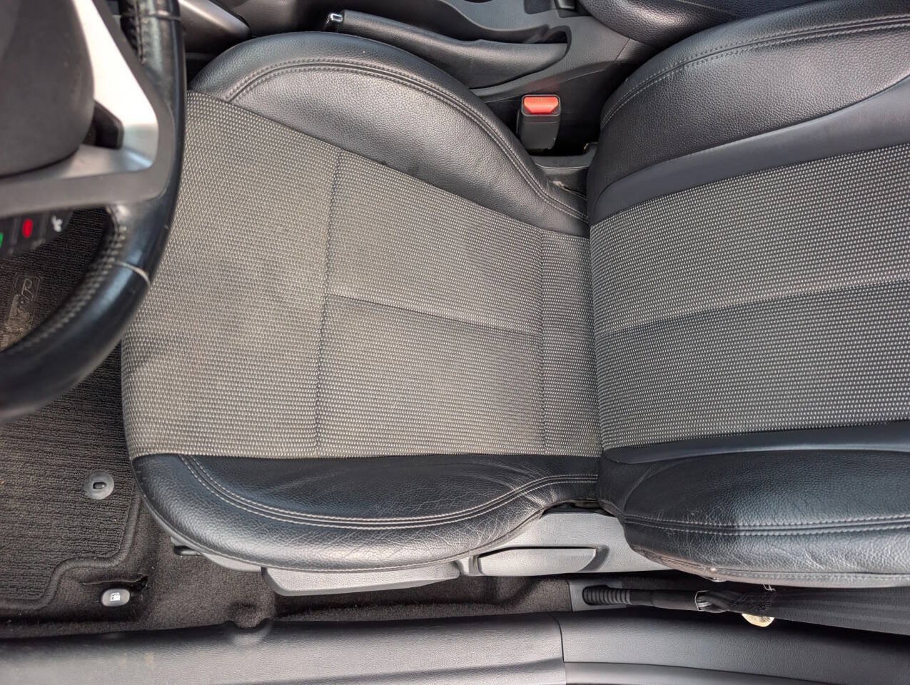 Used 2016 Hyundai Veloster w/ Option Group 03 FWD image 36