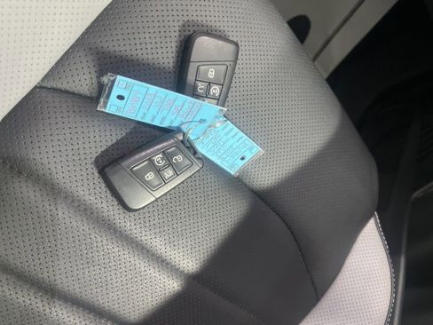 Used 2023 Volkswagen Taos SEL image 19