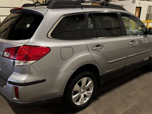 Used 2011 Subaru Outback 3.6R Limited w/ PWR Moonroof Pkg AWD/4WD image 5