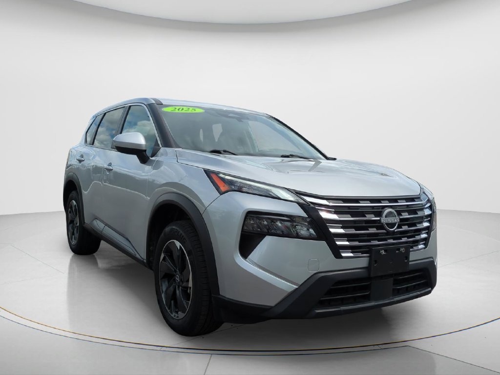 Used 2025 Nissan Rogue SV FWD image 3