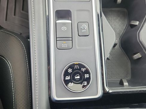 Used 2024 Nissan Pathfinder SL w/ SL Premium Package AWD/4WD image 23