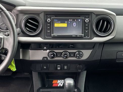Used 2018 Toyota Tacoma SR5 RWD image 16