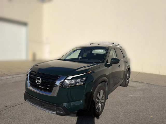Used 2025 Nissan Pathfinder SL AWD/4WD image 13