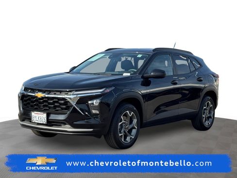 Used 2025 Chevrolet Trax LT image 1