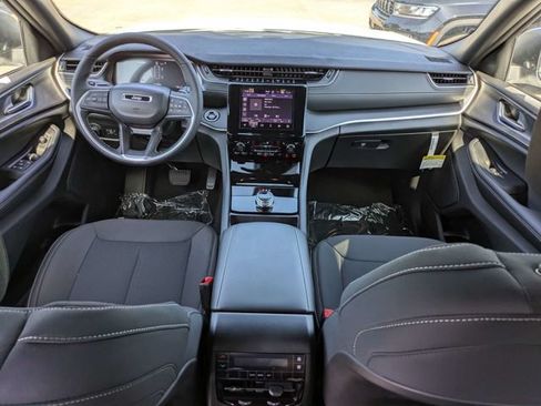 New 2026 Jeep Grand Cherokee L 2WD image 17