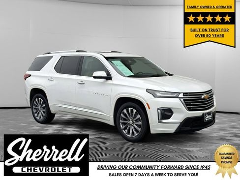 Used 2023 Chevrolet Traverse Premier image 1