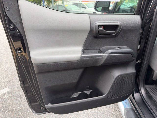 Used 2022 Toyota Tacoma SR AWD/4WD image 12