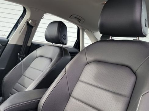 Used 2024 Volkswagen Jetta SE image 21