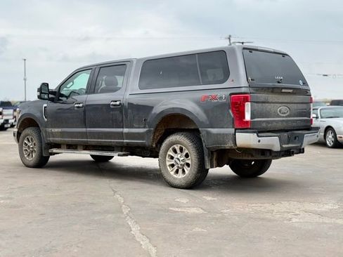 Used 2017 Ford F250 XLT w/ XLT Premium Package image 5