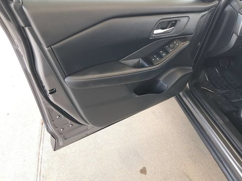 Used 2025 Nissan Rogue SV FWD image 28