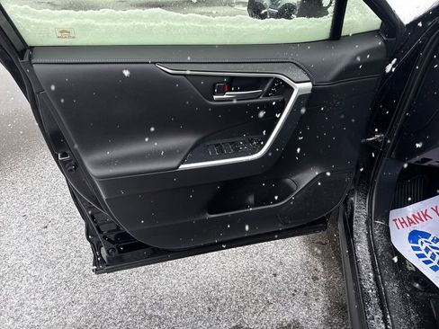 Used 2020 Toyota RAV4 Limited image 10