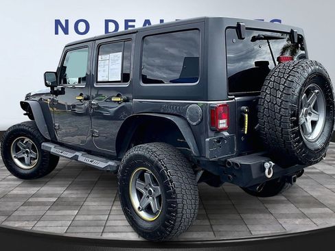 Used 2014 Jeep Wrangler Unlimited Sahara w/ Connectivity Group image 4