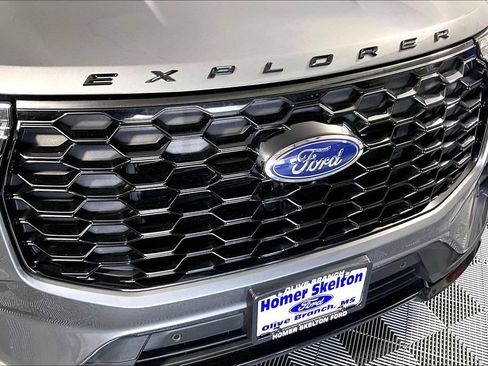 Used 2025 Ford Explorer ST-Line w/ ST-Line Street Pack AWD/4WD image 30