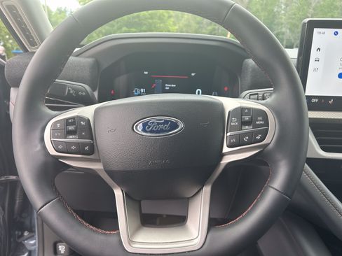 Used 2025 Ford Explorer Active AWD/4WD image 20