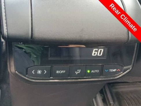 Used 2022 Toyota Highlander XLE AWD/4WD image 29