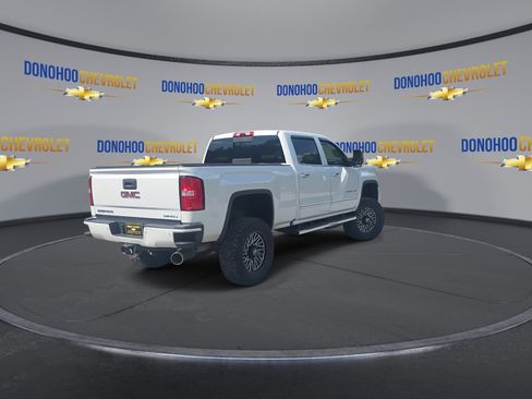 Used 2018 GMC Sierra 2500 Denali w/ Duramax Plus Package AWD/4WD image 12