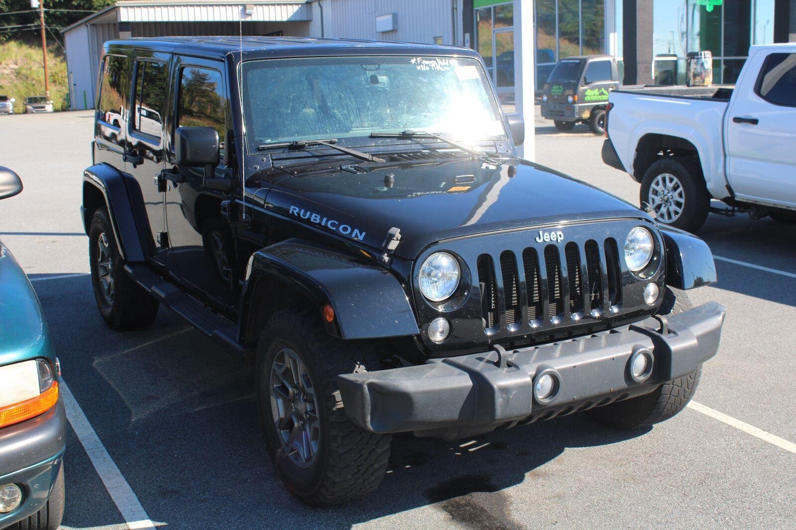 Used 2016 Jeep Wrangler Unlimited Rubicon w/ Connectivity Group AWD/4WD image 3