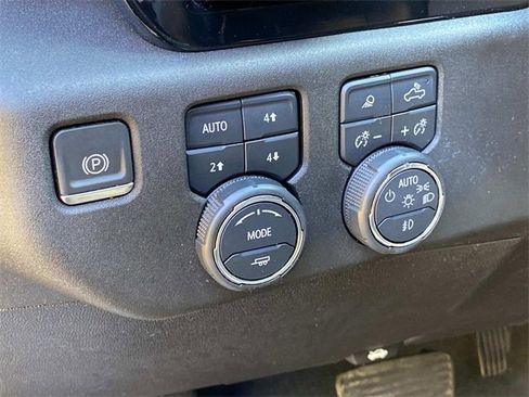 Used 2024 Chevrolet Silverado 3500 High Country w/ Technology Package image 16