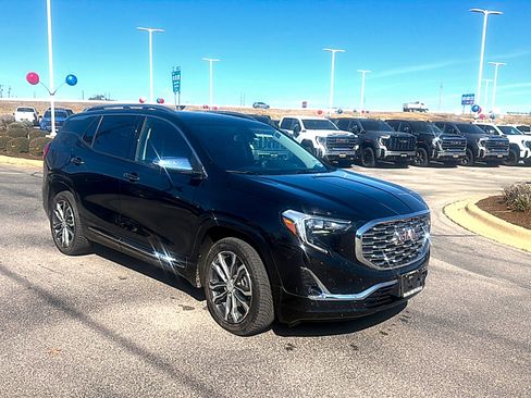 Used 2018 GMC Terrain Denali w/ Comfort Package image 3