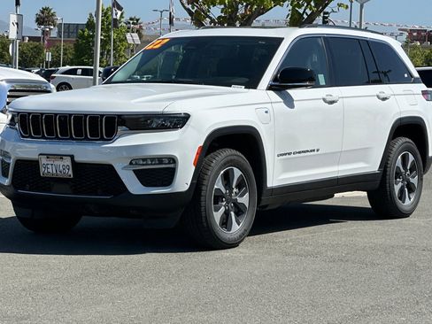 Used 2022 Jeep Grand Cherokee Limited 4xe w/ Luxury Tech Group II AWD/4WD image 8