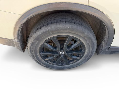 Used 2017 Nissan Rogue SV w/ Midnight Edition Package image 16