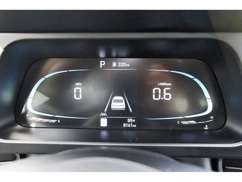 Used 2025 Hyundai Elantra Sport image 17