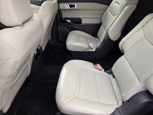 Certified 2022 Ford Explorer Platinum w/ Equipment Group 601A image 28