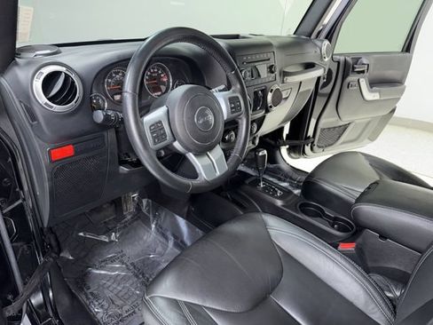 Used 2016 Jeep Wrangler Unlimited Rubicon AWD/4WD image 9