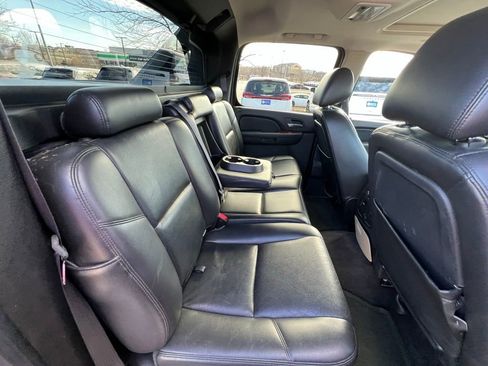 Used 2011 Chevrolet Avalanche LTZ image 24