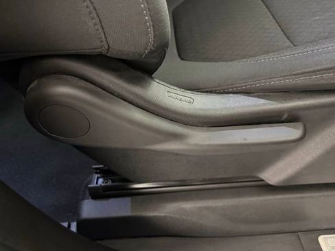 Used 2021 Chevrolet Silverado 1500 LT image 32