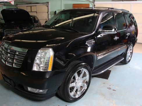Used 2007 Cadillac Escalade AWD w/ Information Package image 27