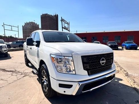 Certified 2024 Nissan Titan SV w/ SV Convenience Package RWD image 3