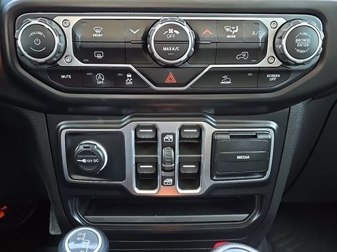 Used 2023 Jeep Wrangler Unlimited Sport w/ LED Headlamp & Fog Lamp Group image 19