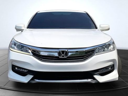 Used 2017 Honda Accord EX image 3