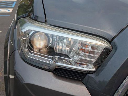 Certified 2018 Toyota Tacoma TRD Sport image 10