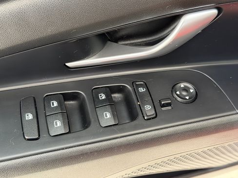 Used 2023 Hyundai Elantra SEL w/ Convenience Package image 23