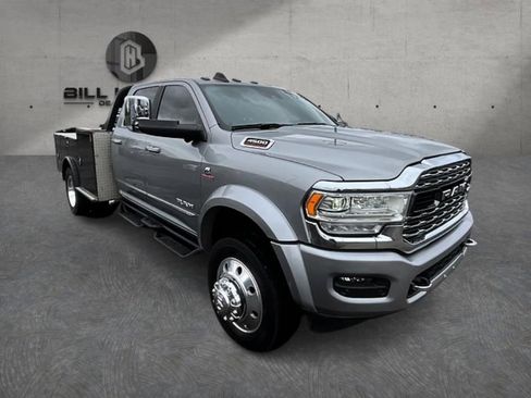 Used 2022 RAM 4500 4x4 Crew Cab DRW image 3
