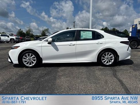 Used 2024 Toyota Camry SE FWD image 6
